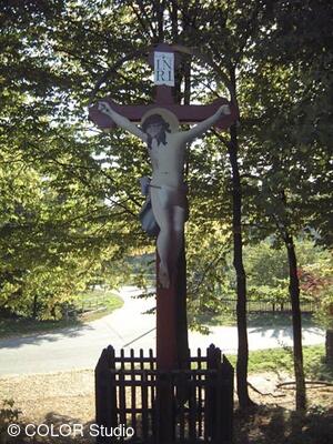Kříž u kostela sv. Martina