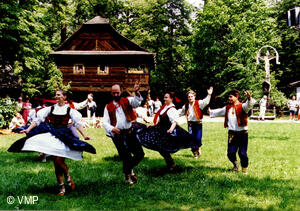 Valašské muzeum v přírodě, Dřevěné městečko, folklor 92