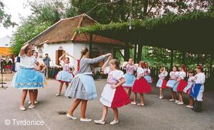 Podluží v písni a tanci