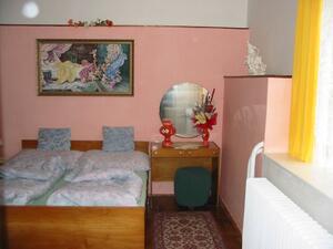 UBYTOVÁNÍ POD LESEM