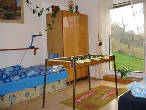 UBYTOVÁNÍ POD LESEM