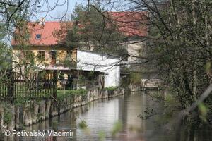 Bartošovický mlýn s náhonem