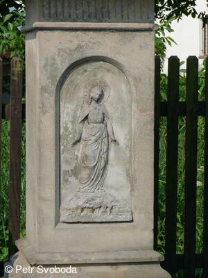 Kamenný kříž u kostela sv. Urbana