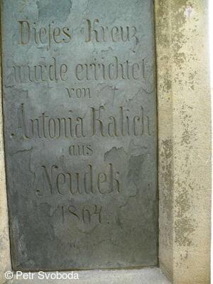 Kamenný kříž u kostela sv. Urbana