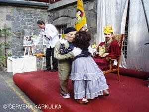 Království perníku 2009 - hadí žena Jessica Bieske