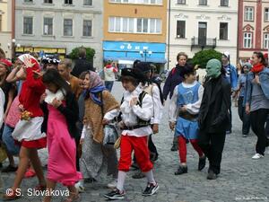 * Z DĚNÍ VE MĚSTĚ