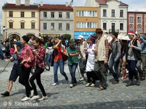 * Z DĚNÍ VE MĚSTĚ