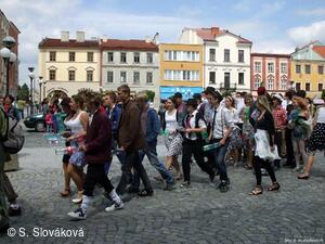 * Z DĚNÍ VE MĚSTĚ