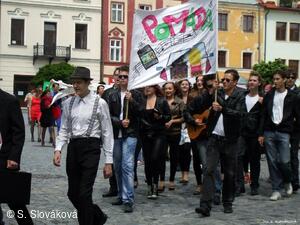 * Z DĚNÍ VE MĚSTĚ