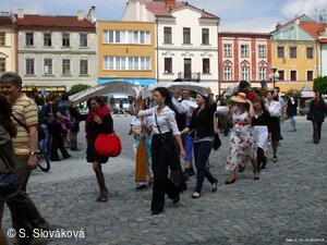 * Z DĚNÍ VE MĚSTĚ