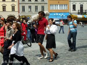 * Z DĚNÍ VE MĚSTĚ