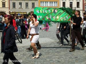 * Z DĚNÍ VE MĚSTĚ