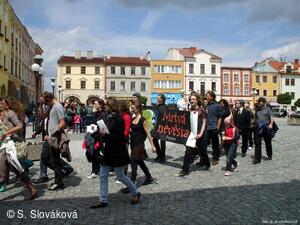 * Z DĚNÍ VE MĚSTĚ