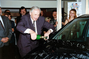 Ladislav Chudík křtí auto