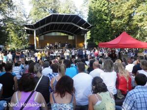 * Z DĚNÍ VE MĚSTĚ