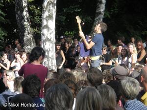 * Z DĚNÍ VE MĚSTĚ