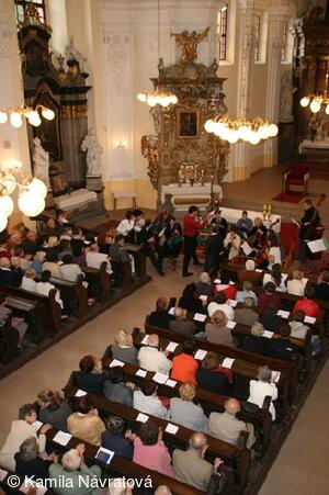 * Z DĚNÍ VE MĚSTĚ