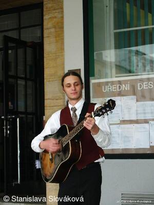 * Z DĚNÍ VE MĚSTĚ