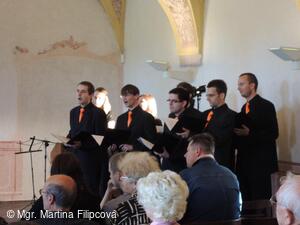 * Z DĚNÍ VE MĚSTĚ