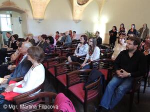 * Z DĚNÍ VE MĚSTĚ